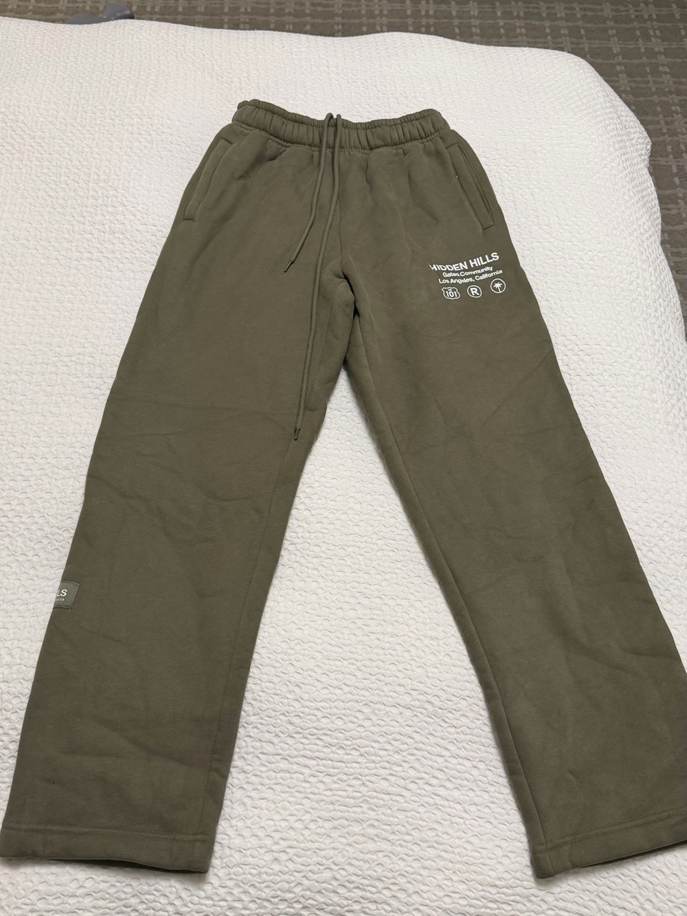 NEVER WORN! Hidden Hills Adults Olive Green Sweatpants with Side Logo